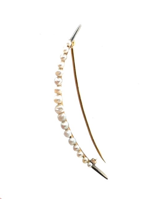 14K yellow gold graduating seed pearl crescent moon brooch, Victorian era, love token or bridal gift, pin back closure, natural seed pearls along inner crescent curve