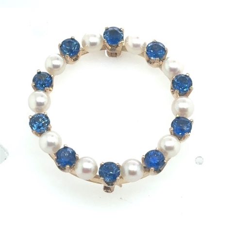 14K yellow gold blue sapphire and cultured pearl circle brooch, approx. 2.75 CTW round-cut sapphires alternating with 4mm cultured pearls, four-prong sapphire settings, full circle configuration, pin back, 6.2 grams, 1930s
