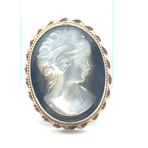 14K yellow gold carved mother-of-pearl cameo brooch/pendant, right-facing female bust with upswept hair and rose detail, dark contrasting ground, rope-twist and scalloped oval frame, hidden flip-up bail and pin back, approx. 1³⁄₁₆" x ¹⁵⁄₁₆", 3.5 grams, 1960s–70s
