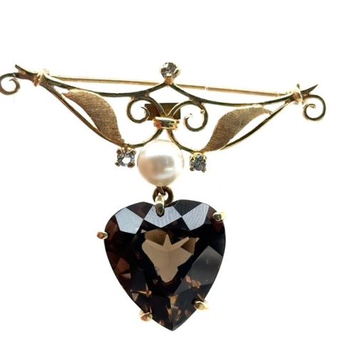 14K yellow gold smoky quartz heart drop, diamond, and pearl bar brooch, 13.43 ct heart-cut smoky quartz pendant drop, 0.10 CTW diamond accents, single pearl center, scrollwork frame with textured leaf detailing, pin back, 1960s