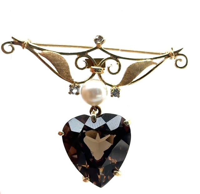 14K yellow gold smoky quartz heart drop, diamond, and pearl bar brooch, 13.43 ct heart-cut smoky quartz pendant drop, 0.10 CTW diamond accents, single pearl center, scrollwork frame with textured leaf detailing, pin back, 1960s