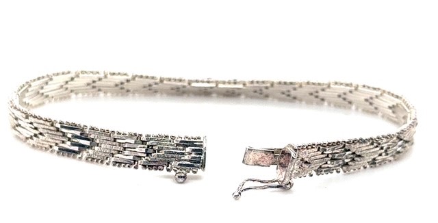 lightbox clasp