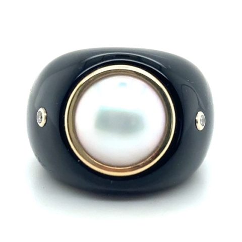 14K yellow gold natural mabé pearl, black onyx, and round brilliant diamond bombé ring, 12mm mabé pearl in gold bezel, 0.04 CTW G-H/VS–SI flush-set diamond accents, approx. ¾" wide, size 5.5, 1980s