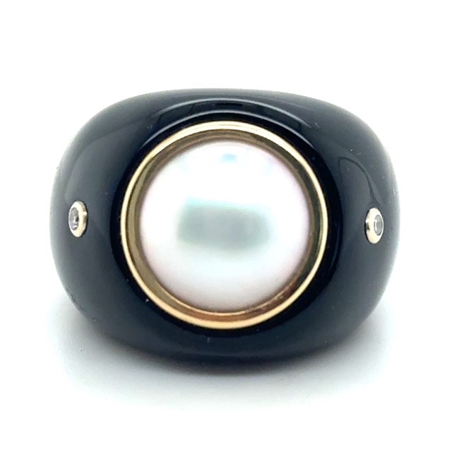 14K yellow gold natural mabé pearl, black onyx, and round brilliant diamond bombé ring, 12mm mabé pearl in gold bezel, 0.04 CTW G-H/VS–SI flush-set diamond accents, approx. ¾" wide, size 5.5, 1980s