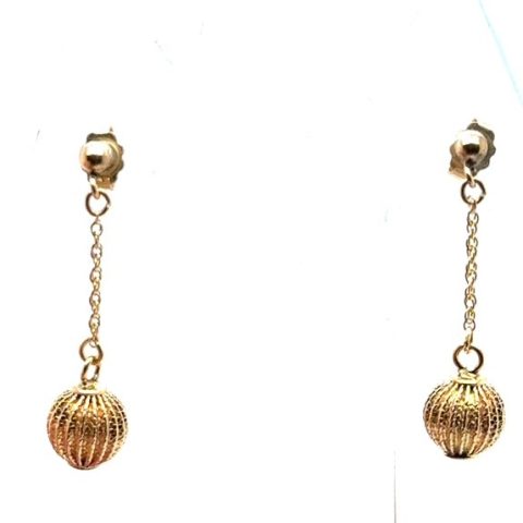 14K yellow gold textured ball drop earrings, 3mm polished ball stud top, fine chain link drop, 8mm ribbed textured ball pendant, friction post butterfly backs, approx. 1¼" total drop, 2 grams, vintage Product Categories: Earrings