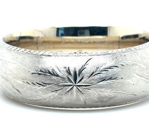 14K white gold hand-engraved floral hinged bangle bracelet, star leaf vine and flower exterior motif, milgrain edge detailing, interior anniversary inscription, 20.58mm wide, 34.16 grams, Mid Century 1950s–1960s