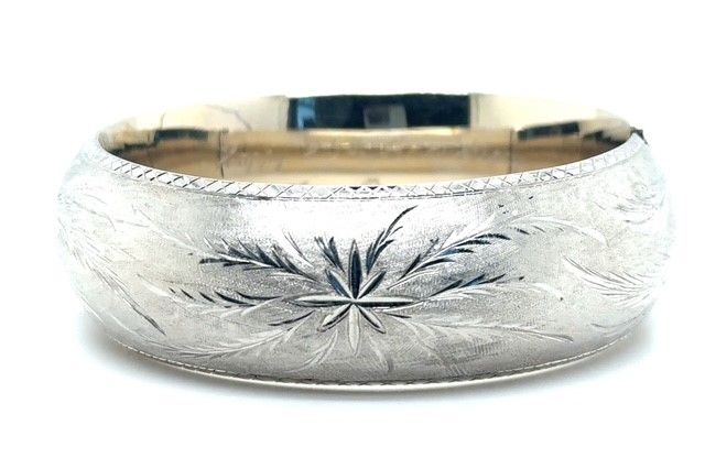 14K white gold hand-engraved floral hinged bangle bracelet, star leaf vine and flower exterior motif, milgrain edge detailing, interior anniversary inscription, 20.58mm wide, 34.16 grams, Mid Century 1950s–1960s