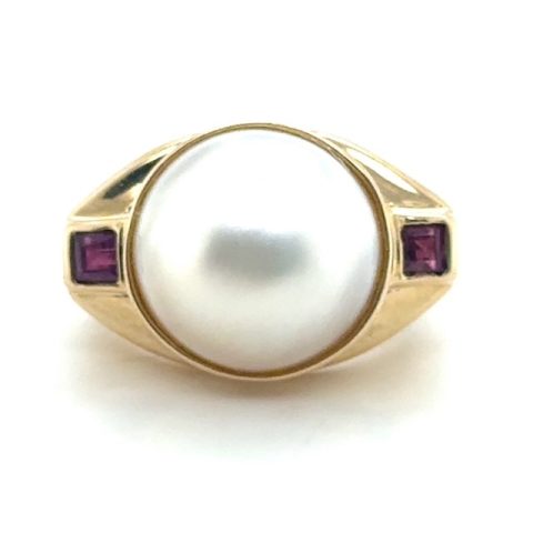 14K yellow gold mabé pearl and natural ruby ring, circular bezel-set mabé pearl center, square-cut natural ruby shoulder accents, tapered plain shank, size 4.75, 8.1 grams