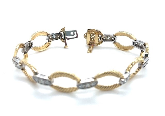 lightbox clasp open