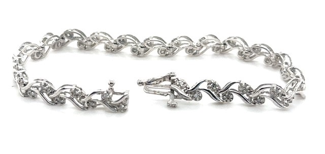 lightbox clasp open