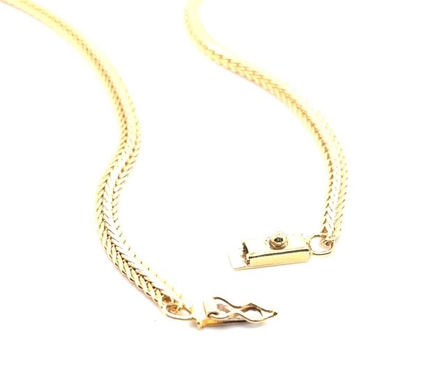 lightbox clasp open