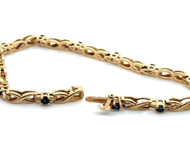 lightbox clasp open