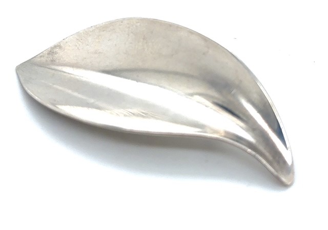 Aarre & Krogh sterling silver Danish modernist leaf brooch, 1960s