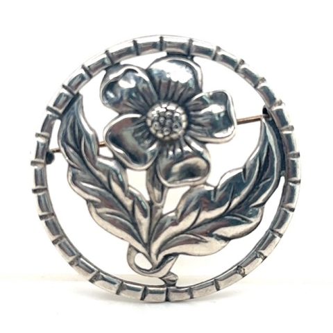 Danecraft Felch & Co sterling silver repousse wild daisy brooch, 1940s