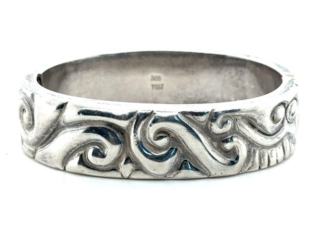 Sterling silver Zina hinged bangle bracelet with scroll repousse design, 1990s